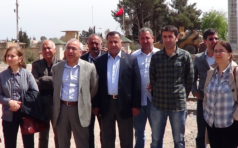 Rojava'ya geçişleri engellenen İHD heyeti sınırdan döndü
