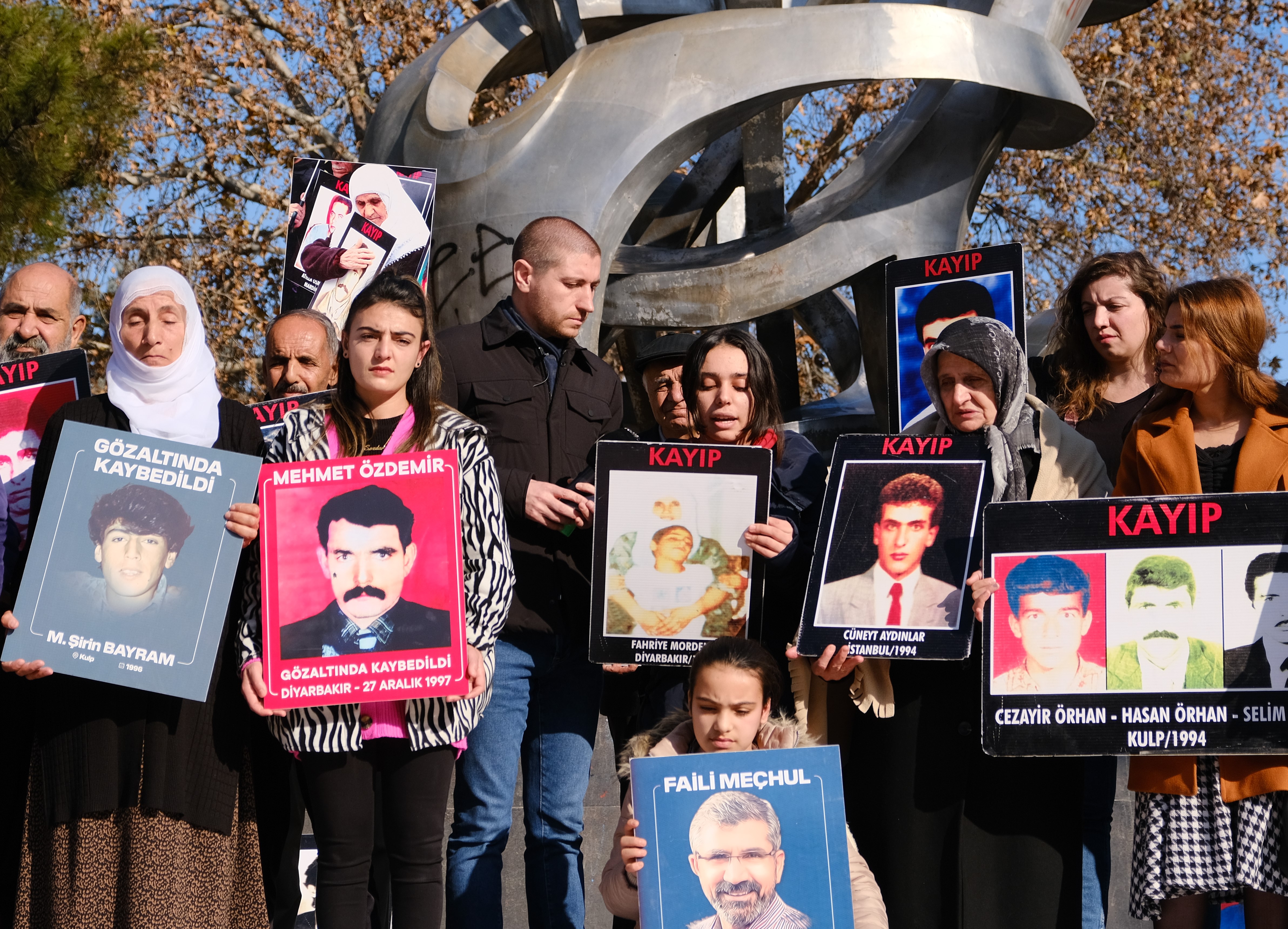 Kayıp Yakınları 725. Hafta Eylemi: Mehmet Özdemir’in akıbeti soruldu