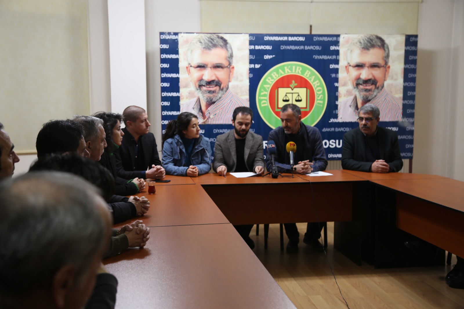 BARIŞ, DEMOKRASİ VE İYİ HEKİMLİK DEĞERLERİNİN SAVUCUSU DİYARBAKIR SEÇİLMİŞ BELEDİYE EŞBAŞKANI DR. SELÇUK MIZRAKLI SERBEST BIRAKILSIN!